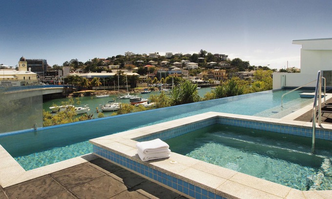 South Townsville Apartment | Oaks Townsville Gateway Suites
