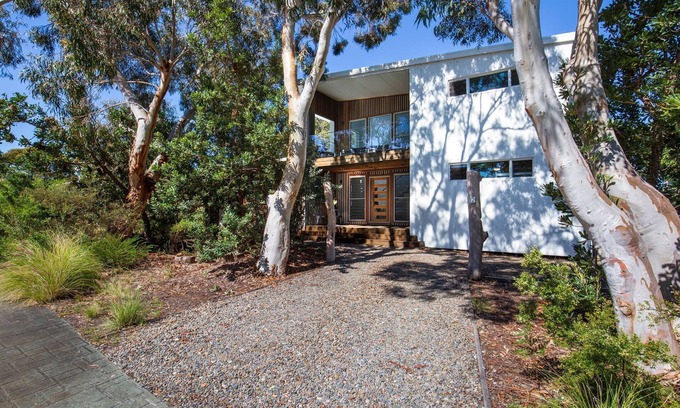 Callala Beach House | Oakwood at the Beach – eco family home + pool