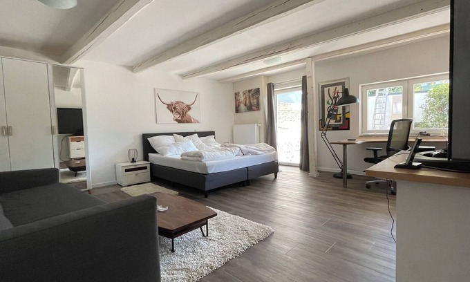 Laar House | Oase im Grünen Hinterhof, EG, Ruhe, Terrasse, Carport, Free Paytv, Kaffee&tee,