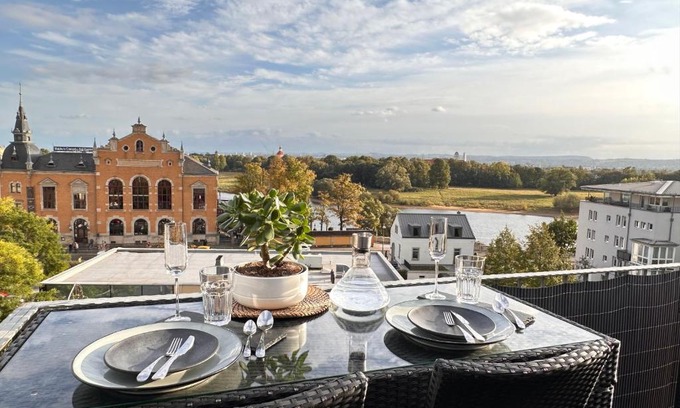 Mickten Apartment | Oasis Appart - Wohnen am Elbtal - Balkon - Netflix - Tiefgarage