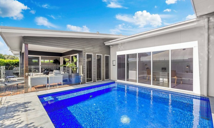 Sapphire Beach House | Oasis at Sapphire – Stylish Coastal Comfort with Poolside Living