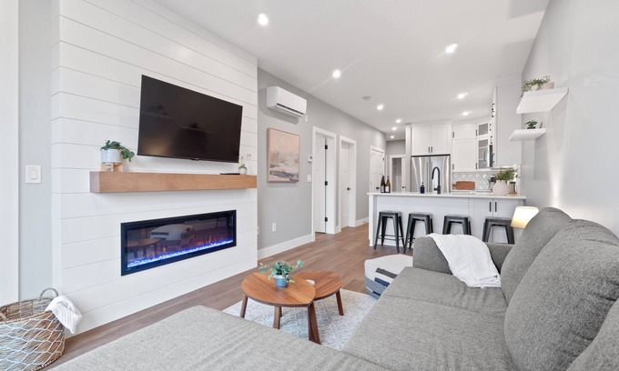 Harrison Hot Springs Condo | Oasis - Brand New Harrison 1BR + Den!