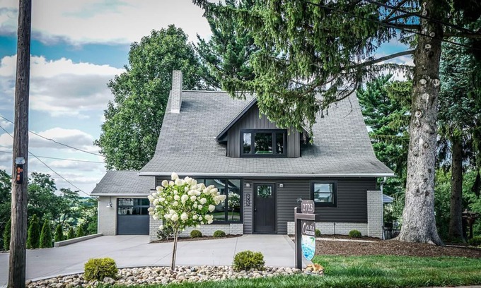 Sugarcreek House | Oasis Carlisle in Amish Country