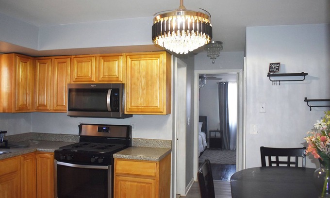 Linden Apartment | Oasis Near it All!