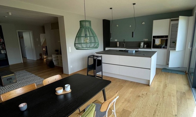 Eller Apartment | Oasis of peace near the city center: Stylish garden apartment, 2 bedrooms, top public transport links