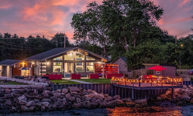 Leamington Cottage | OASIS ON THE LAKE