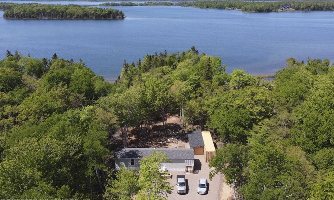 Cape Breton Island House | Oasis Retreat Right On Bras d'Or Lake With Private Beach and Kayaks