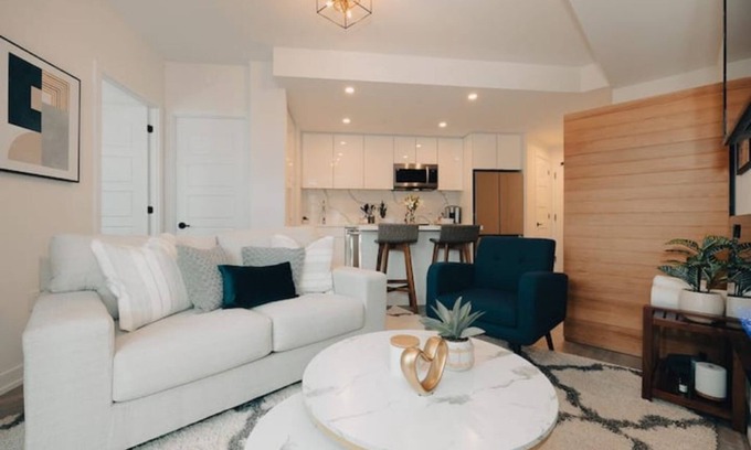 Innisfil House | Oasis Spa Getaway w/Sauna + Pool