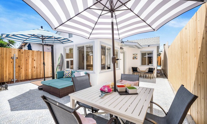 Ocean Beach Cottage | OB Surf House 1 Block to Beach/Shops/Bars- 7 Beds