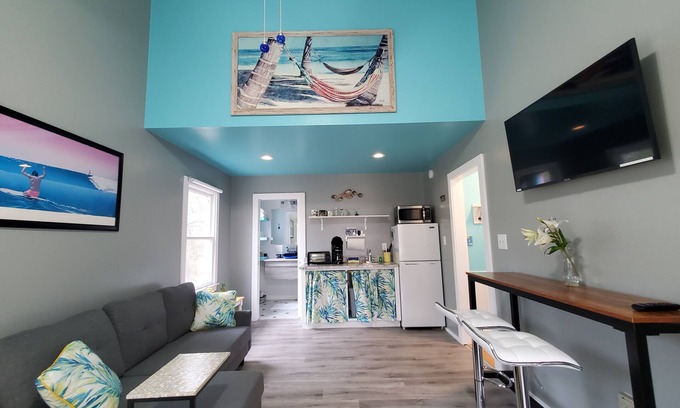 Colington House | OBX~Sunset View~Gazebo~Bike Path~Walk to Beach~Free Bikes & Kayaks~Super Clean!