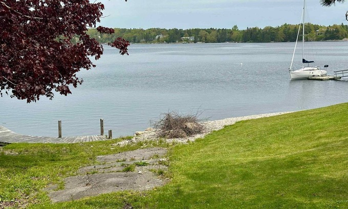 Masons Point Cottage | Oceanfront 2BR Private Cottage Pet FriendlynIn the Head Of Saint Margarets Bay