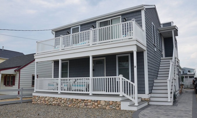 Ortley Beach House | OCEAN BLOCK -2 bedrm 1 1/2 bth/parking/deck/yard with grill!