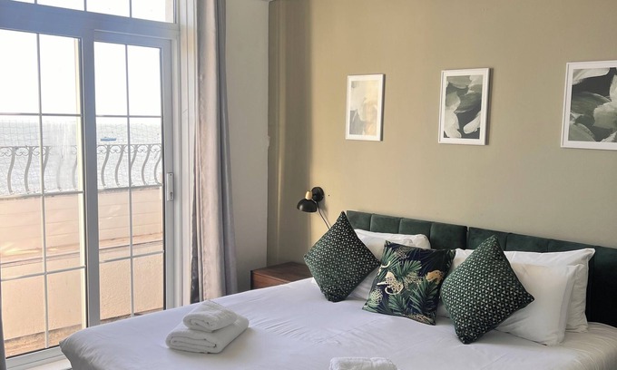 Southend-on-Sea Apartment | Ocean Breeze. Cosy beachside retreat.