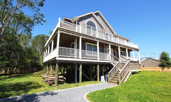 Mastic Beach House | Ocean Drive House - Wraparound Decks