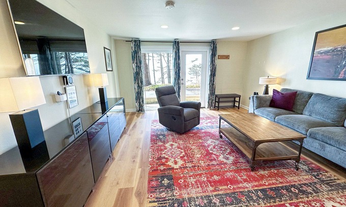 Yachats Apartment | Ocean Front Condo, Pelican at Oregon House, Stairs to the Beach!