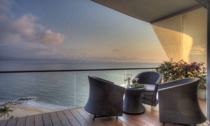 North Hotel Zone Condo | Ocean Front Tranquility-Stunning Views-Lux Interior Design–Casa Kimbelry at Icon