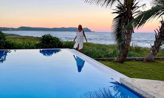 Samana House | Ocean front Villa with swimming pool on the beach for family vacation.