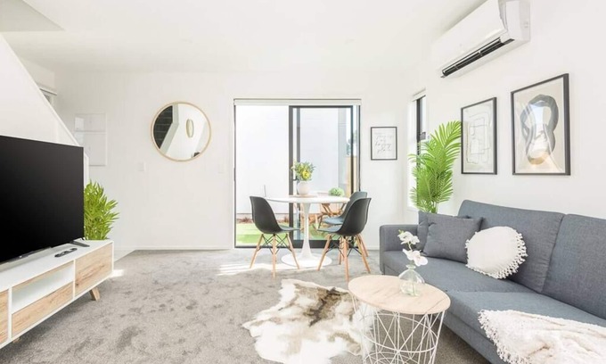 New Brighton House | Ocean Is Just Around The Corner