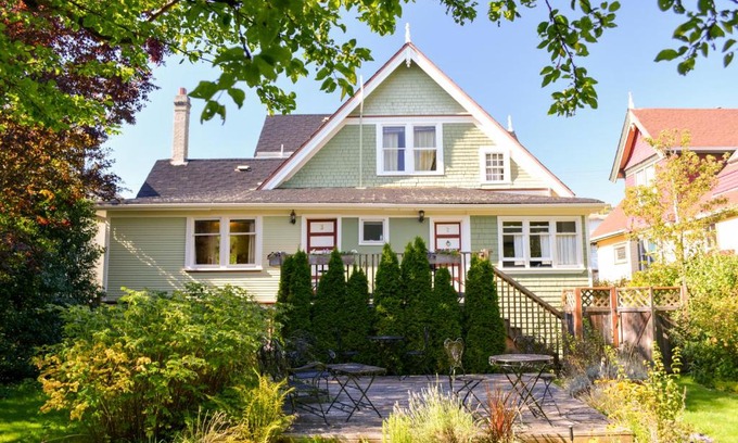 James Bay Apartment | Ocean Island Garden Suites