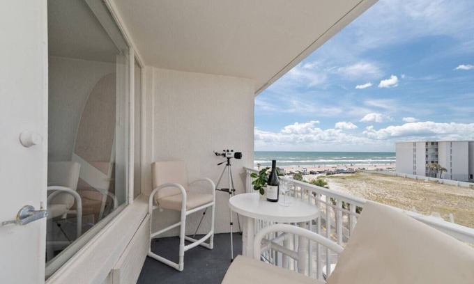 Lenox Park Apartment | Ocean Jewels Club Retreat~Balcony~Gym~Pool~Beach