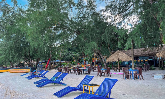 Koh Rong Bed & Breakfast | Ocean Lounge Bungalow