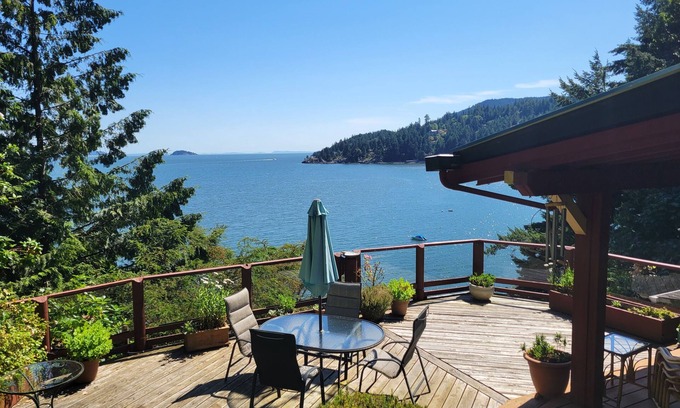 Bowen Island Cabin | Ocean & Mountain View Cabin