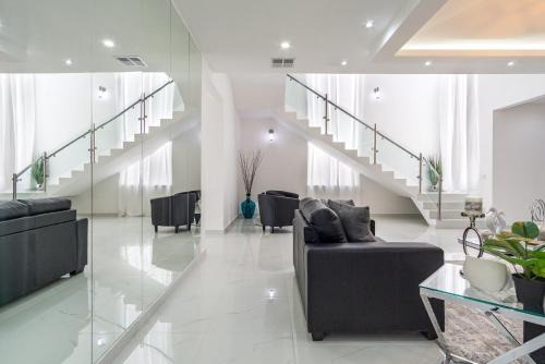 Backus House | Ocean Pearl House