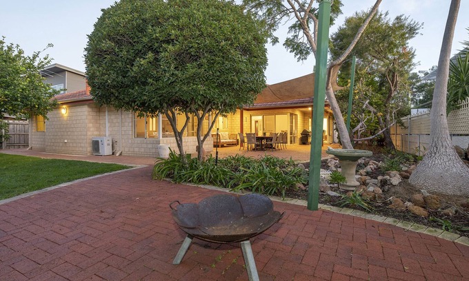 Quindalup House | Ocean Pines: beachside family favourite in quiet leafy street
