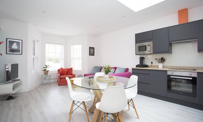 Worthing Apartment | Ocean's 12a Shelley Lofts
