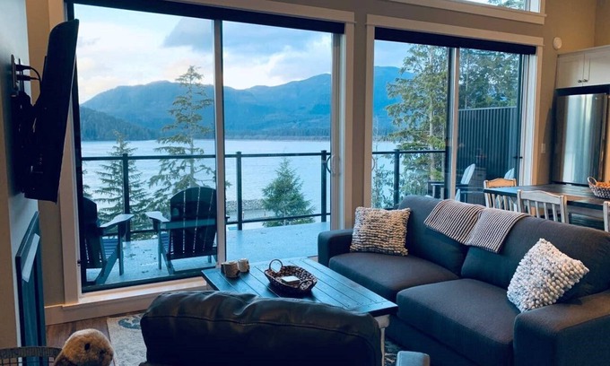 Port Renfrew House | Ocean Serenity (Oceanfront, Amazing Views) H319210275