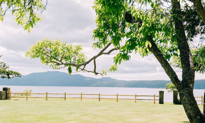 Eastsound House | Ocean View House, Outdoor TV, Firepit, Hot Tub, One Mile to Town!