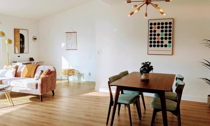 Gas Lamp Section House | OCEAN VIEW LUXURY Manhattan Beach Townhouse
