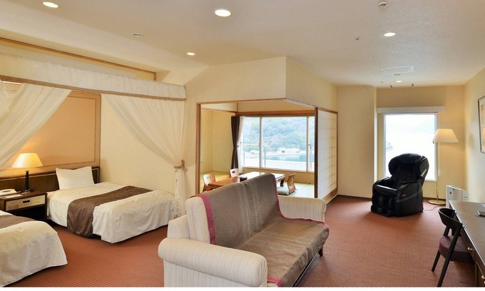 Shodoshima House | Ocean view on the top floor Semisuite room / Shozu-gun Kagawa