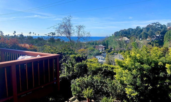 Santa Monica Canyon House | Ocean View Santa Monica Canyon Home -Walk to Beach.