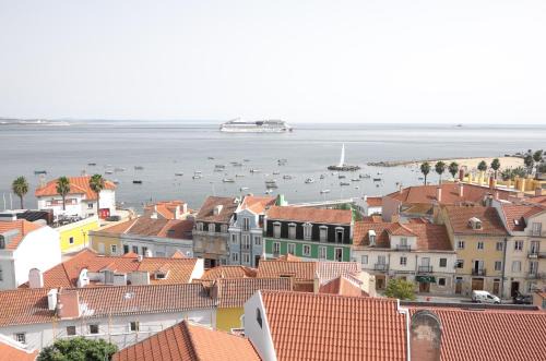Paco De Arcos Apartment | Ocean View Suite