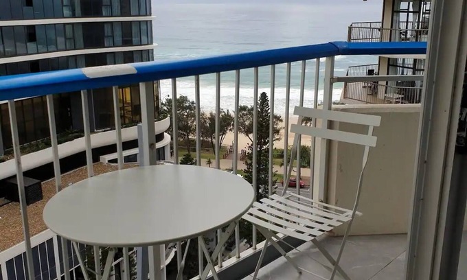 Gold Coast House | Ocean view unit, close to Surfers Paradise beach