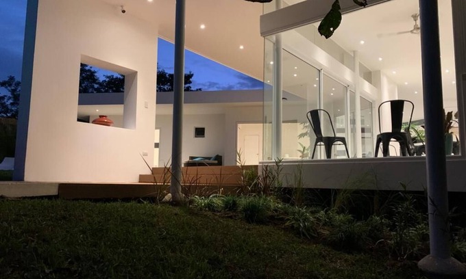 Montezuma House | Ocean View Villa- 2 minutes to beach! Great Wifi!