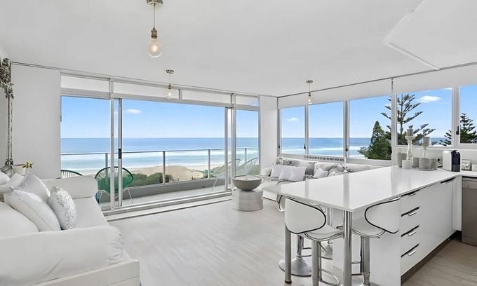 Main Beach Resort | Ocean Views in the Gold Coast w/Pool and Balcony