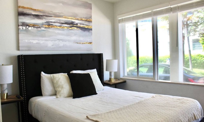 North Beach Apartment | Oceanfront 4 Bedroom Apartment