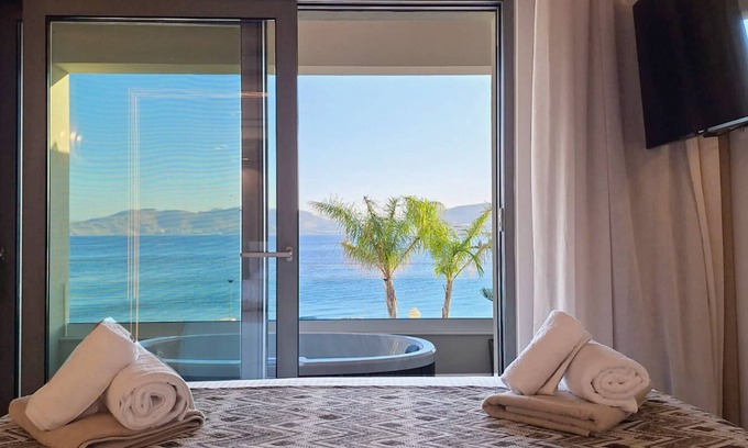 Haraki Apartment | Oceanfront apartment in welcoming Haraki