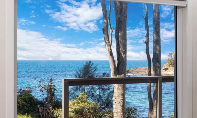 Lilli Pilli House | Oceanfront Beauty | Waterfront @ Lilli Pilli, Pet-Friendly | Wifi & Walk to Cafe