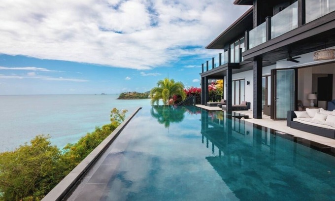 Fryes Beach House | Oceanfront Bliss Villa with Indoor & Outdoor Dining Area & Stunning Sunset Views