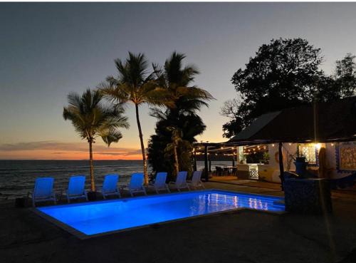 Santa Catalina Hotel | OceanFront Bungalows - Paradise Rentals