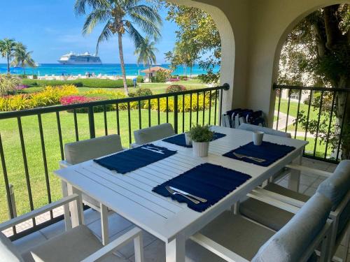 Seven Mile Beach Apartment | Oceanfront Condo on Seven Mile Beach