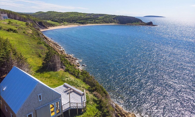 Chimney Corner Cottage | Oceanfront Cottage with Stunning Views 2 nmin. to Beach, near Cabot Trail & Park