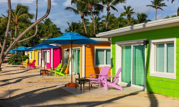 Islamorada Cottage | Oceanfront Cottage in Islamorada! Swimming Pool, Pets Allowed, Free Parking!