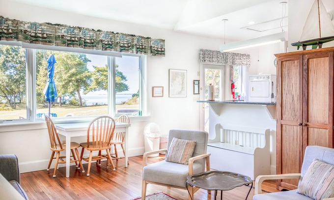 Wareham Cottage | Oceanfront Cottage