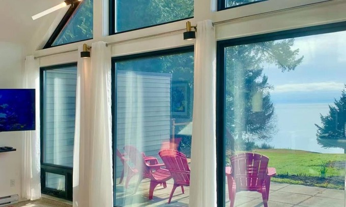 Otter Point Cottage | Oceanfront Cottage: Where Natural Beauty Meets Modern Comfort