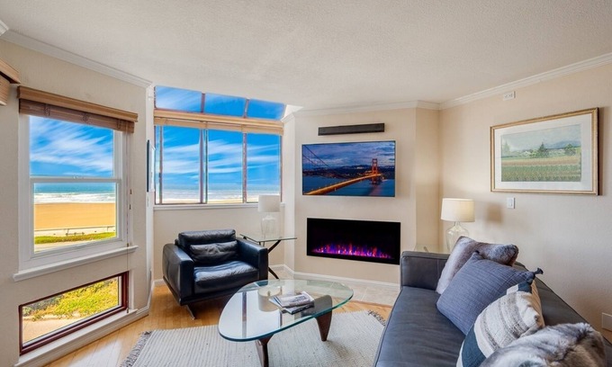 Outer Richmond Condo | OCEANFRONT Direct VIEW at the beach/balcony/elevator