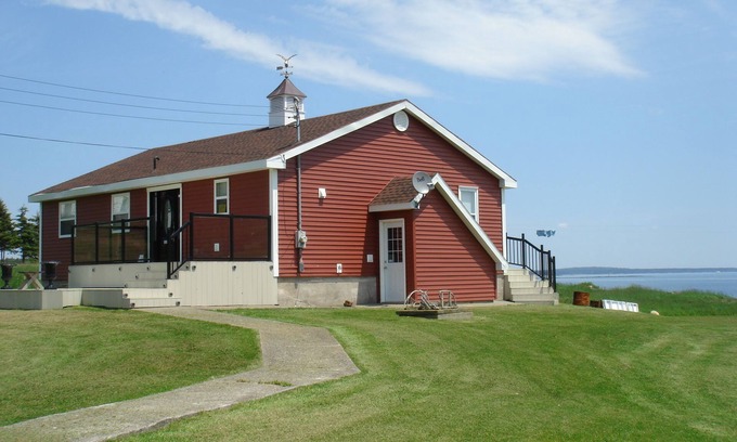 Tancook Islands House | Oceanfront Elegant Home with Games Room On Picturesque Big Tancook Island